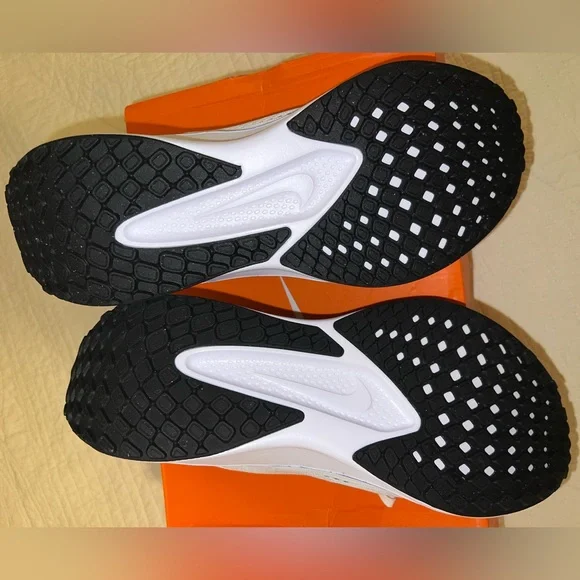 NIB Nike Quest 6 Sneakers - Picture 4 of 7